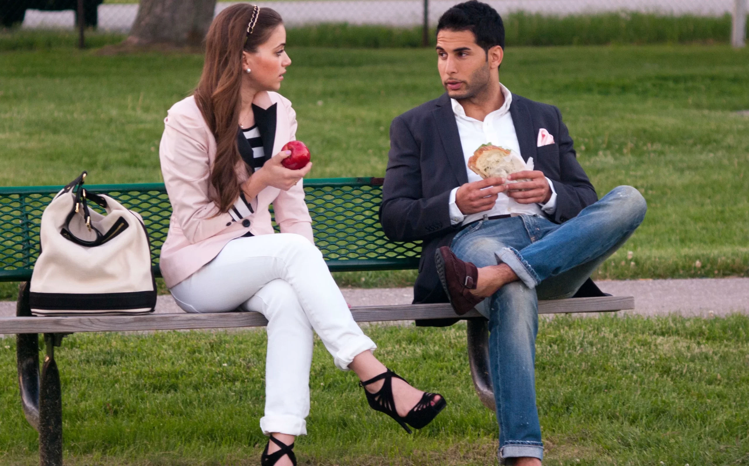 Casual Friday Style: How to Look Polished and Relaxed in the Workplace