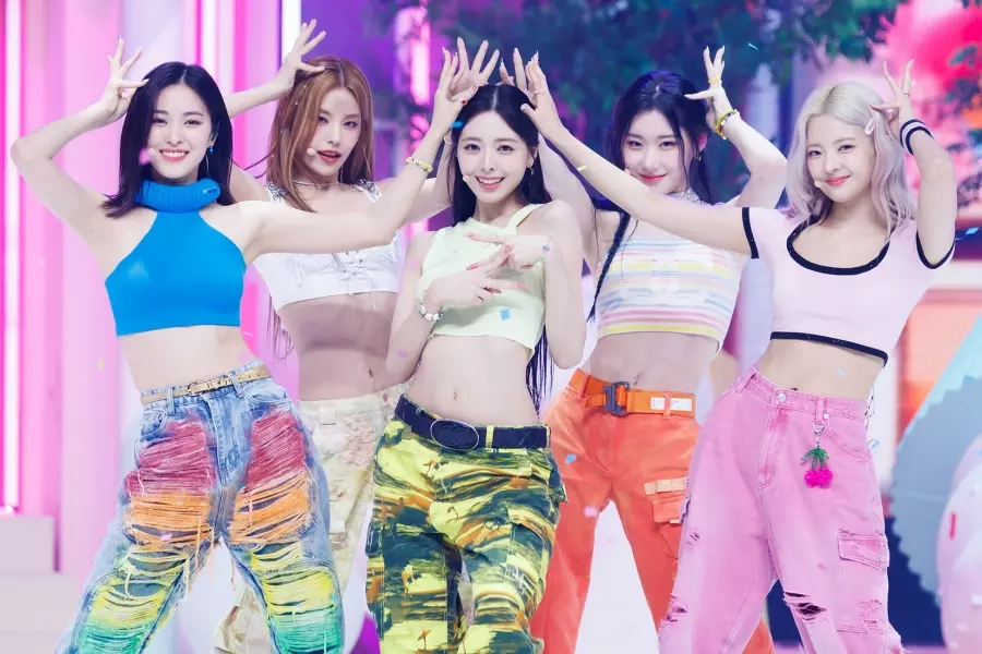 ITZY Marks Historic Entry with 5 Albums on Billboard 200