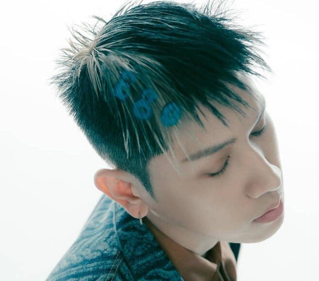 Crush Dominates Global Music Scene with 'Wonderego'