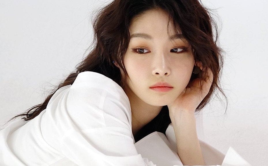 Kim Chung Ha Unveils Exciting Track List for New Single 'EENIE MEENIE'